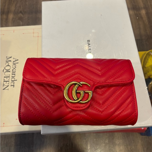 Gucci Red Quilted Clutch with Gold Logo - Picture 1 of 12